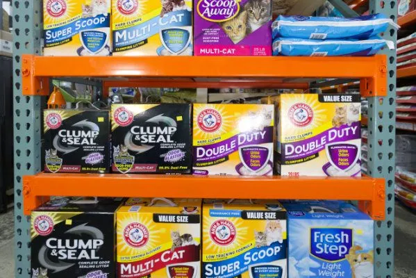 Cat litter selection at Gateway Farm & Pet